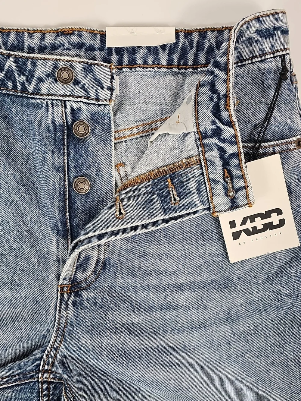 NWT KBB by Kahlana Size 8 Mid Rise Longline Denim Bermuda Shorts Light Wash Jort